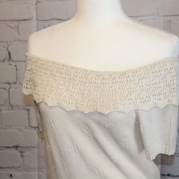 Pins & Needles Urban Outfitters Off Shoulder Top - Picture 4 of 7